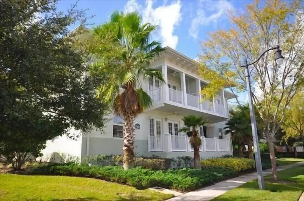 Condo Contemporary 3 Bedroom Reunion