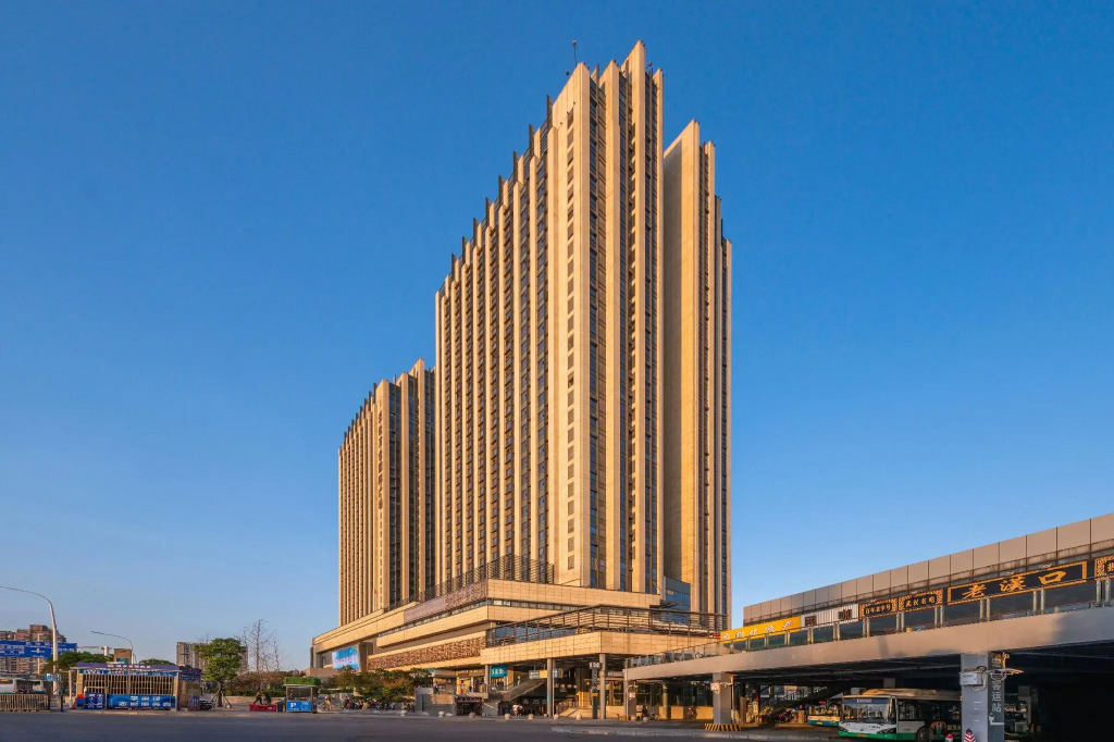 LangPu Hotel (Wuhan Wuchang Railway Station Square)