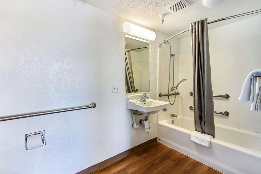 Hotel B5 -Watsonville