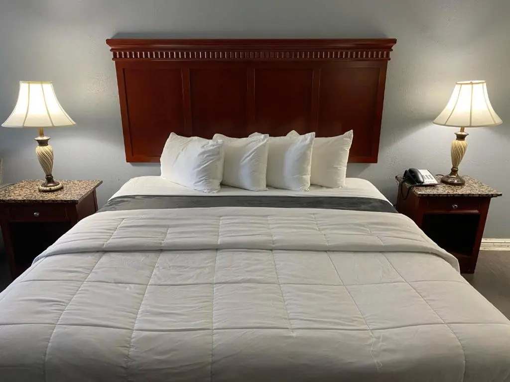 Quarters Inn & Suites