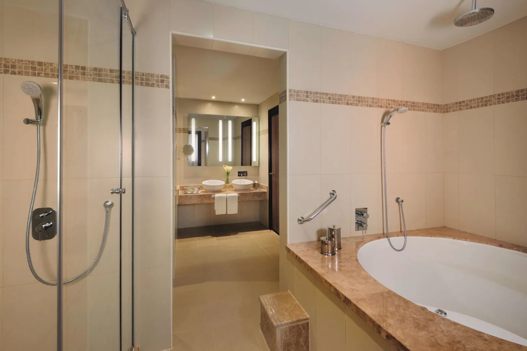 Отель Avani Deira Dubai