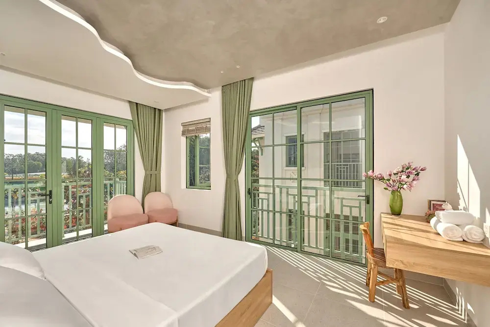 Luxury 4 bedroom Solar Villa