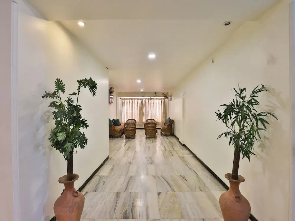 OYO 14235 Hotel Ostria