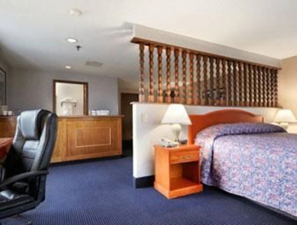 Elk Grove Hotel