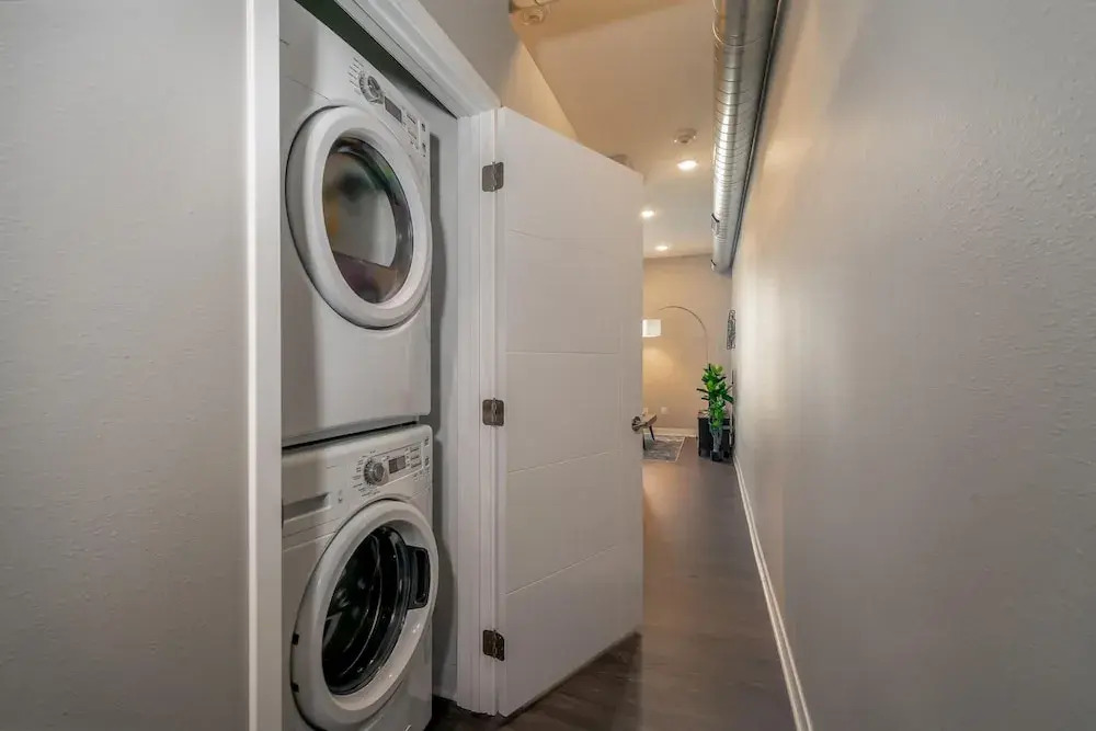 Des Moines Executive 1BD 1BA Downtown Apartment