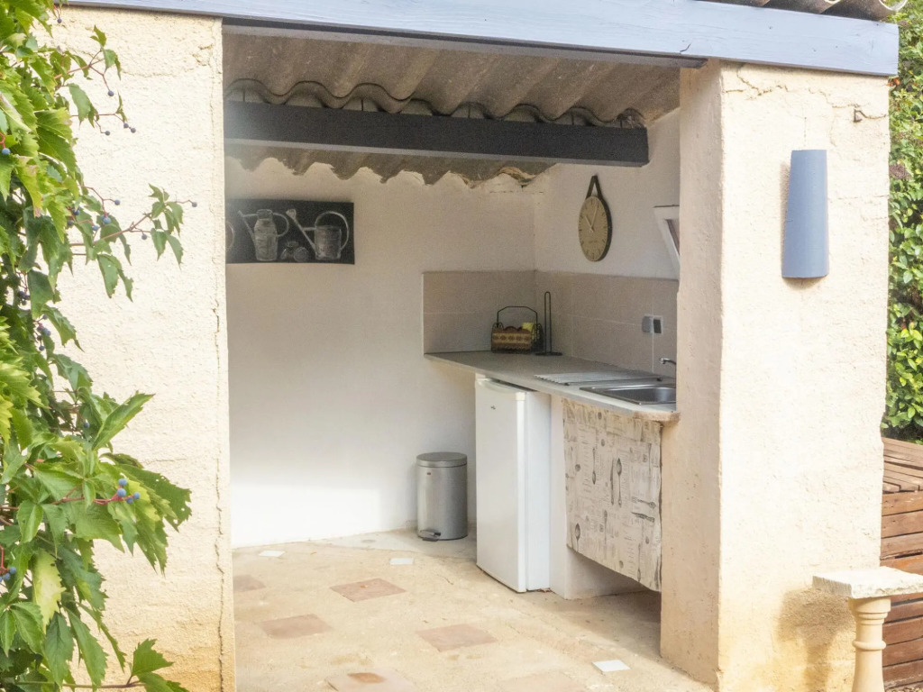 Charming Holiday Home in La Caunette with Swimming Pool