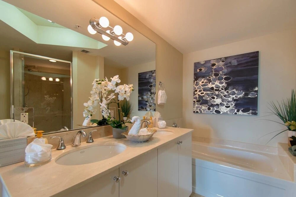 Beautiful Asian Retreat 2bd/2bth Apt. min to Beach