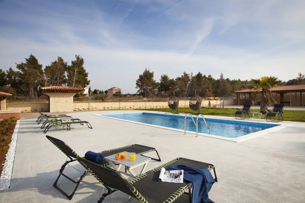 Malibu Grand Royale – Luxury Group Villa