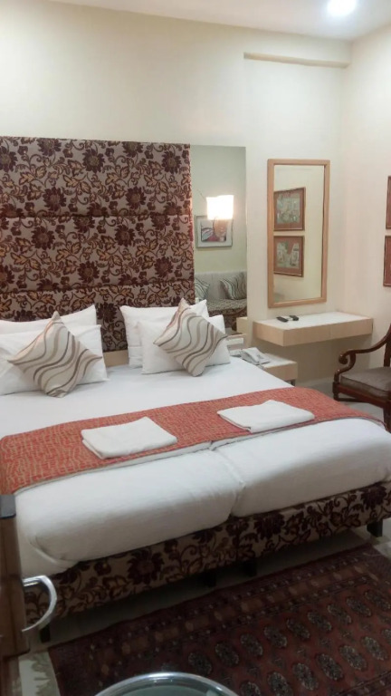 Bentleys Hotel