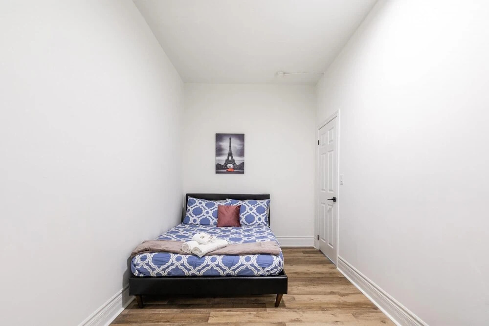 3BR Apartment With Netflix Near King Street