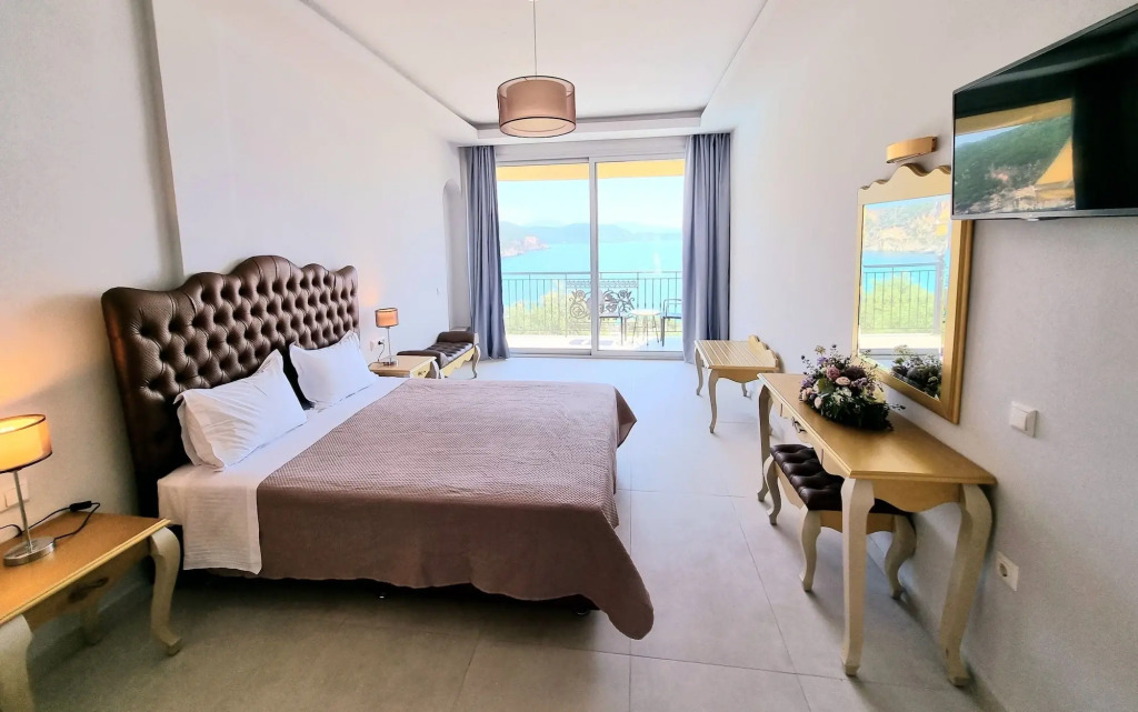 Enjoy Lichnos Bay Village, Camping, Hotel and Apartments