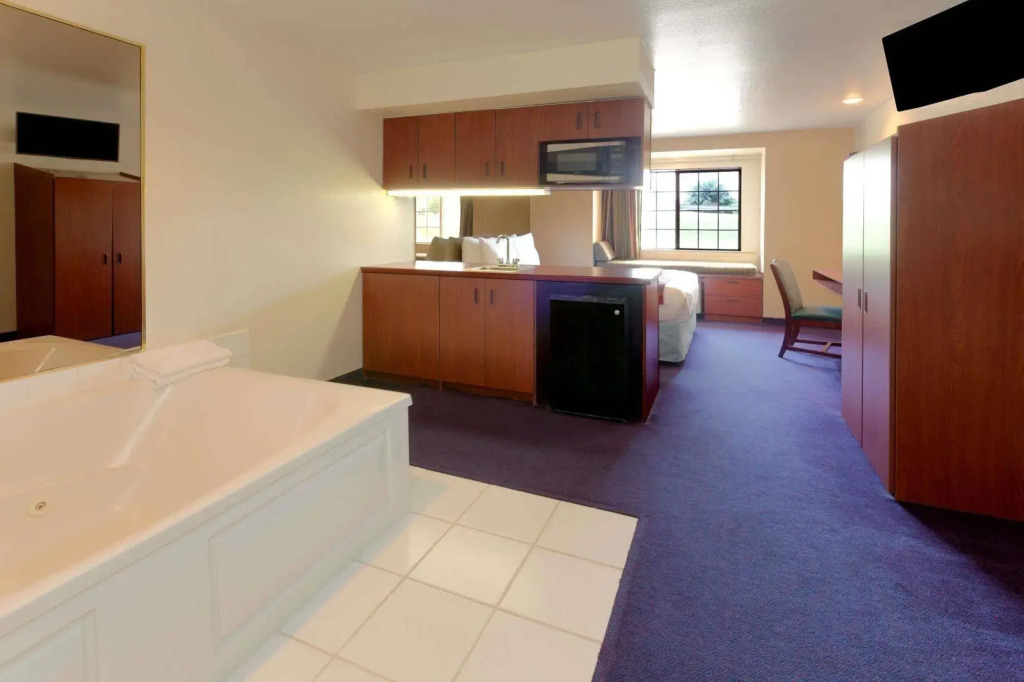 Quality Inn & Suites North Mesquite I-30