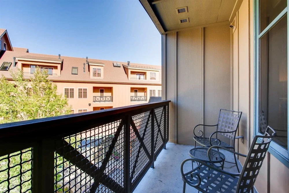 Premier 2 Bedroom Mountain View Condo Located in Historic Downtown Breckenridge Walking Distance to Peak 9