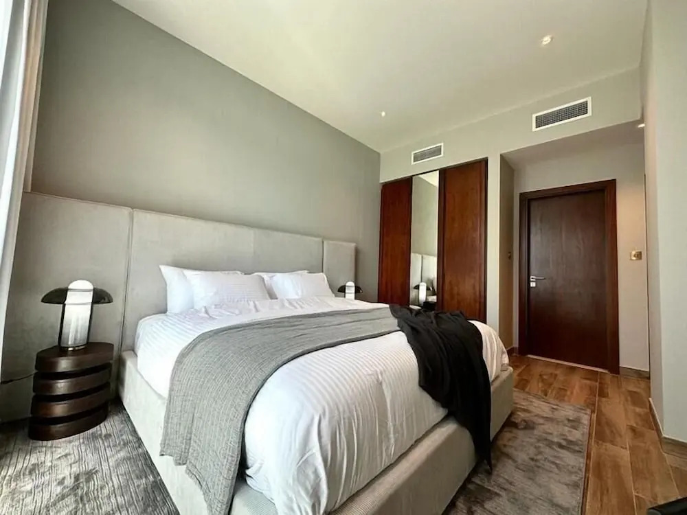 Panoramic 2BR with Marina View