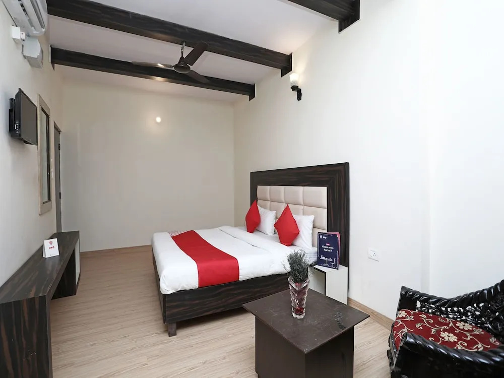 OYO 11854 Hotel Comfort