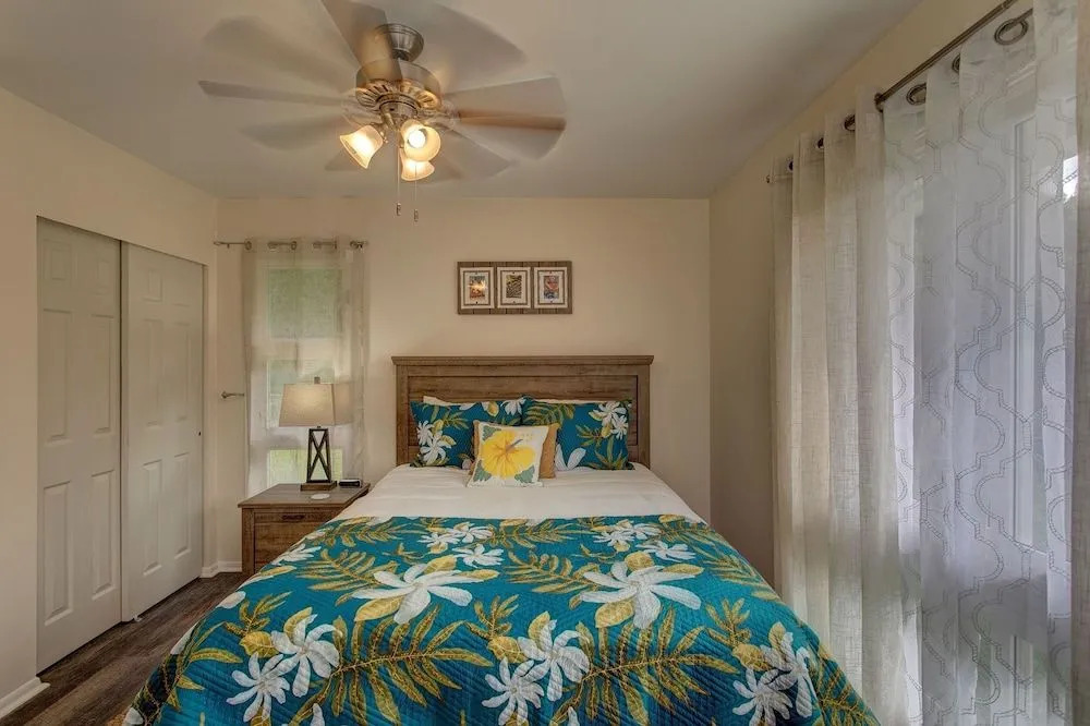 Hilo Hale Kaumana 3 Bedroom Home by RedAwning