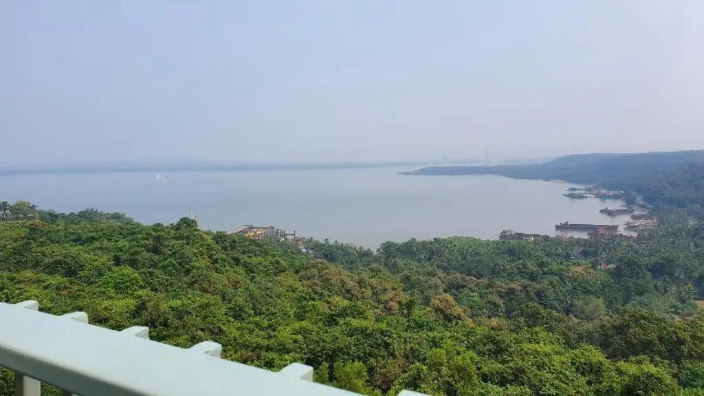Tata Housing -Garden & pool view-6KM from Airport