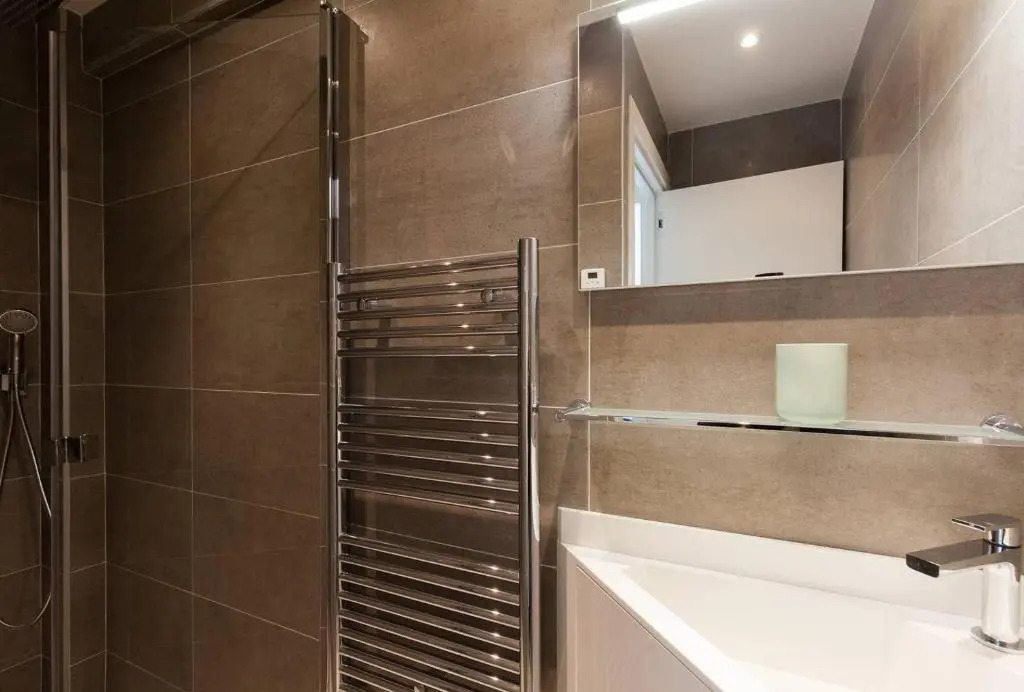 On la Croisette: luxe 2 bedrooms/ 2 baths