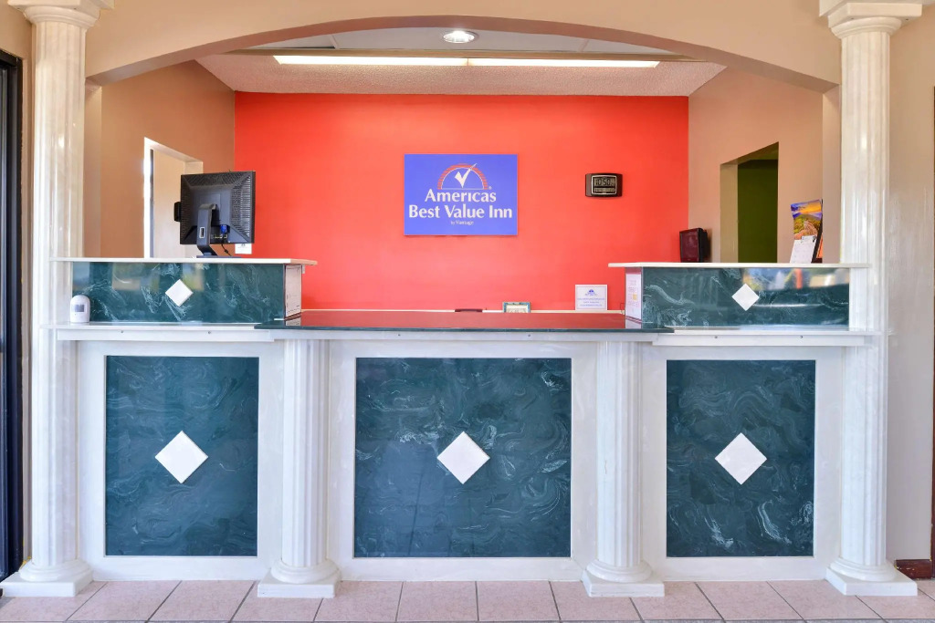 Days Inn & Suites by Wyndham Byram