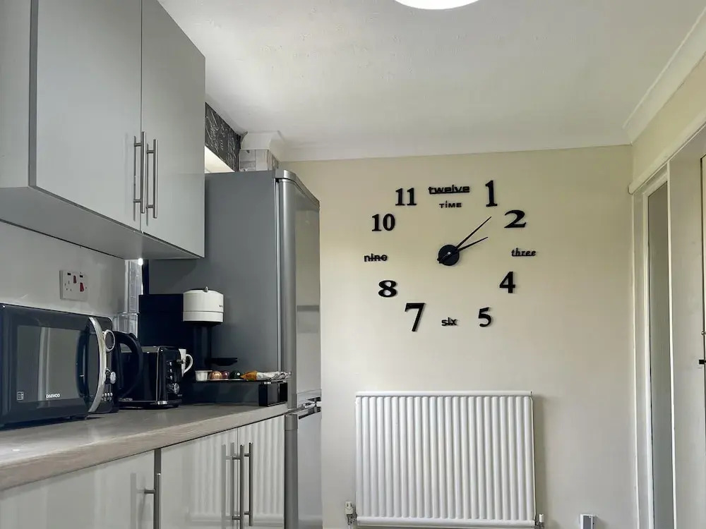 Enjoy Lovely 4 bed Apartment With Garden