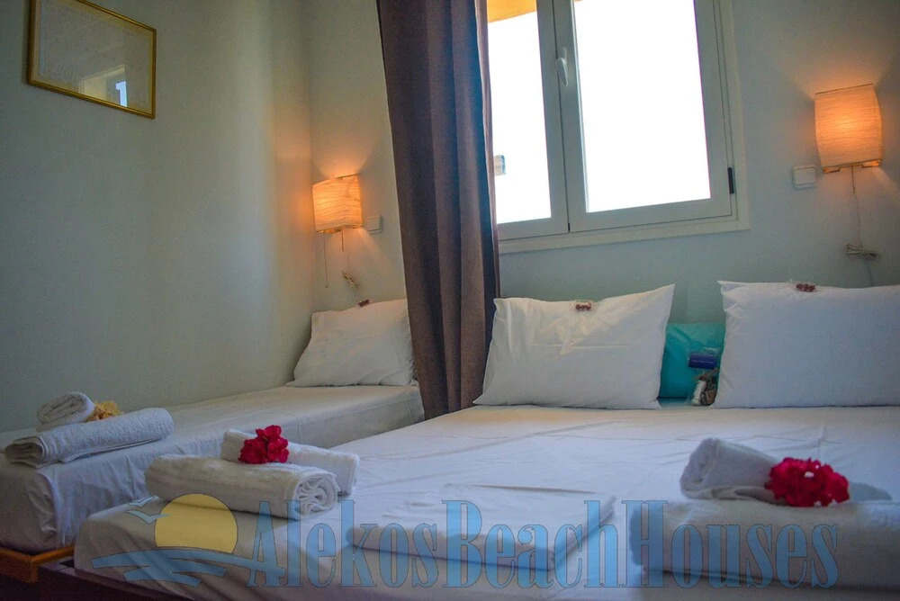 Alekos Beach Houses-Sundance Beach Resort