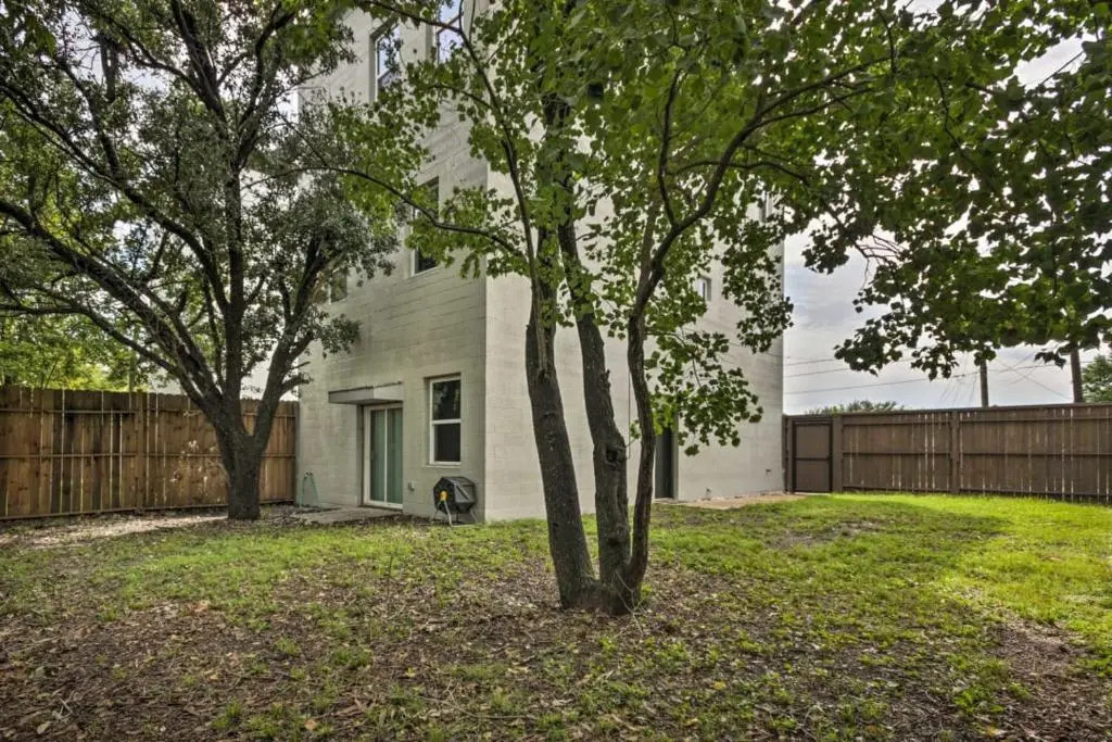 Rustic 4-Story Rooftop Spectacular Downtown View