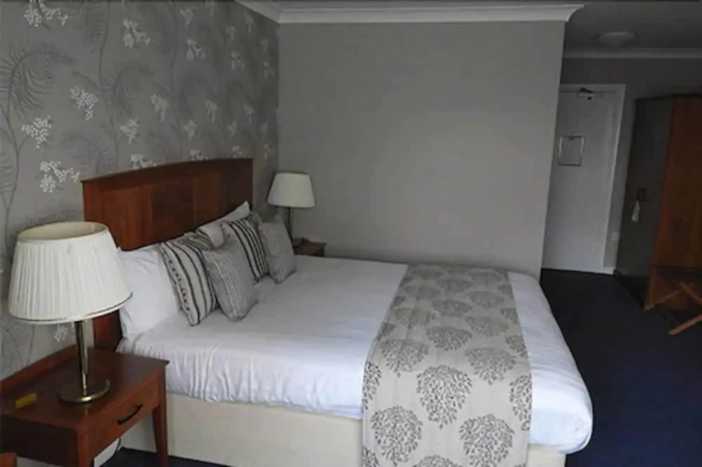 Red Lion Hotel