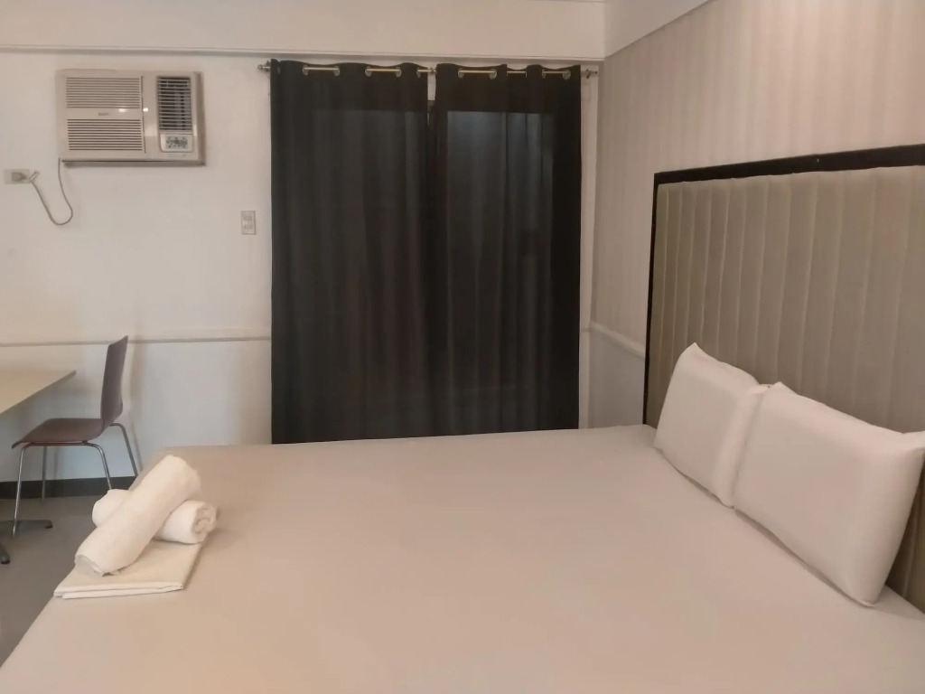 S&M Hotel
