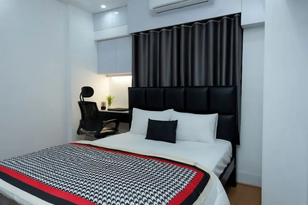 Minimalist Apt at DAC Intl Airport Msg to Avail Special Offer for Flight Catcher