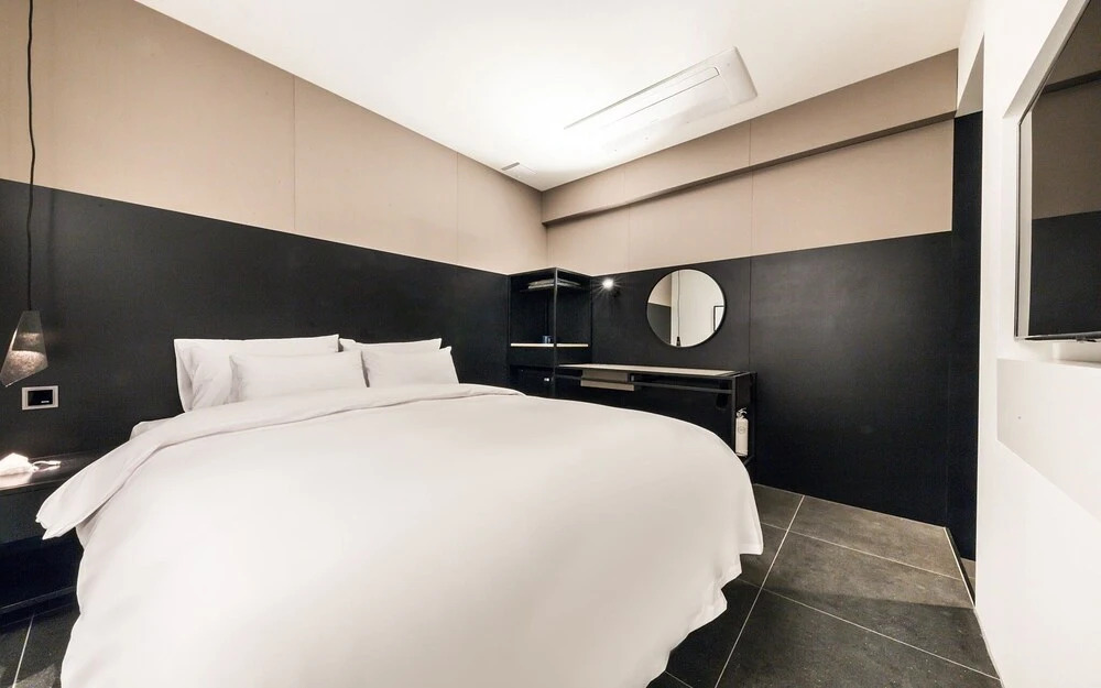 Bangbae Hotel 2001