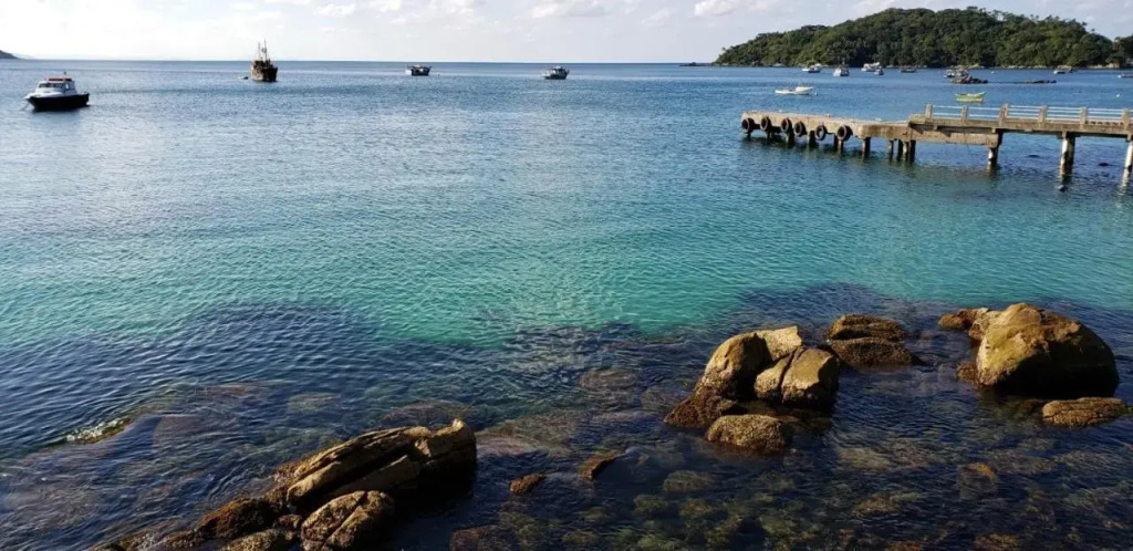 Apartamento Frente Mar com 02 suítes