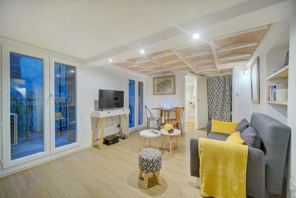 #31 Comfy place in the Old Town Balcony & AC 2Min to Beach
