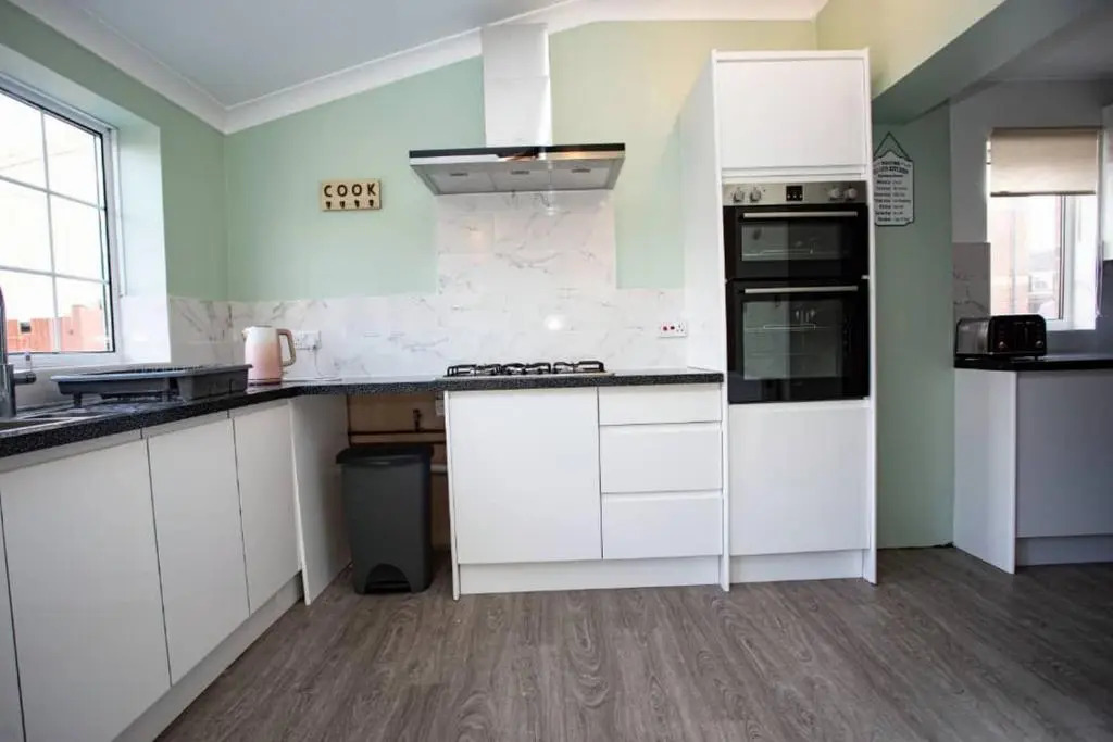 Cozy 3-bedroom Home in Luton