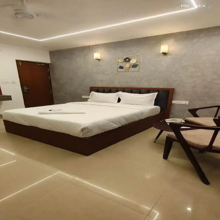 Royal Luxe Business Class Hotel