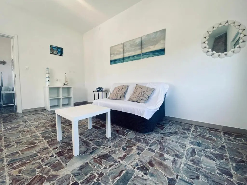 N211 - Numana, ampio bilocale con giardino