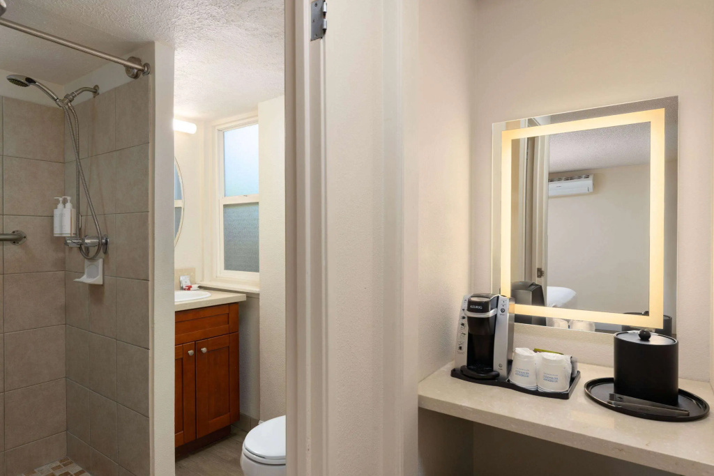 Days Inn by Wyndham Maui Oceanfront
