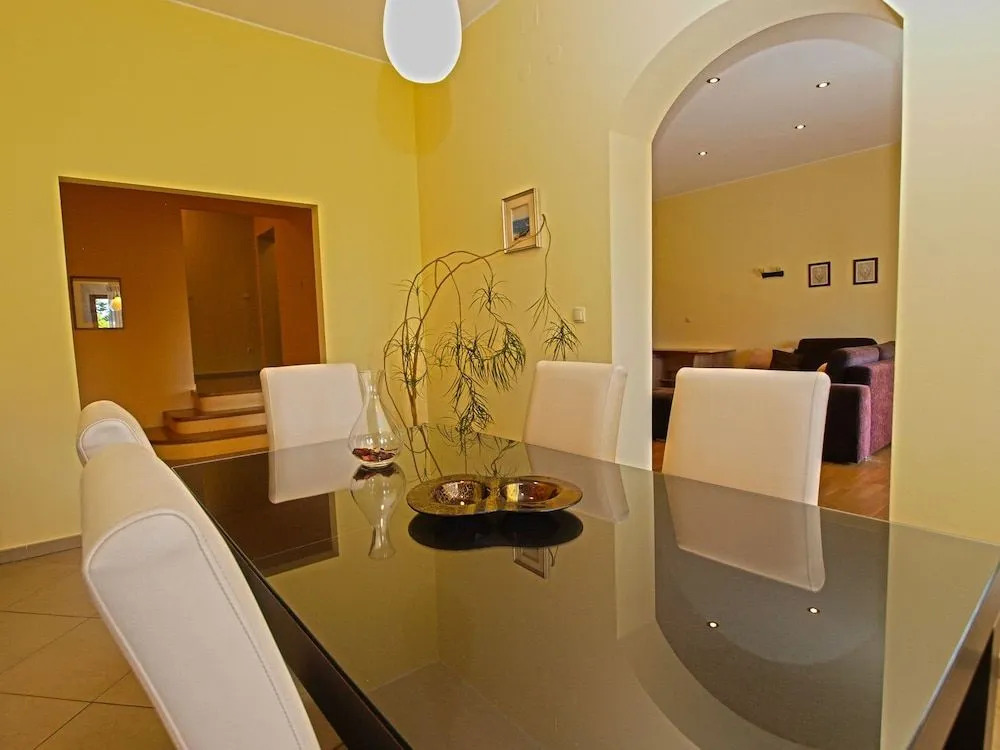 Apartments Milio 1105