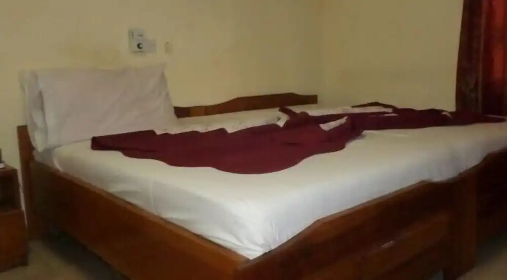 Boy Boison Elite Hotel