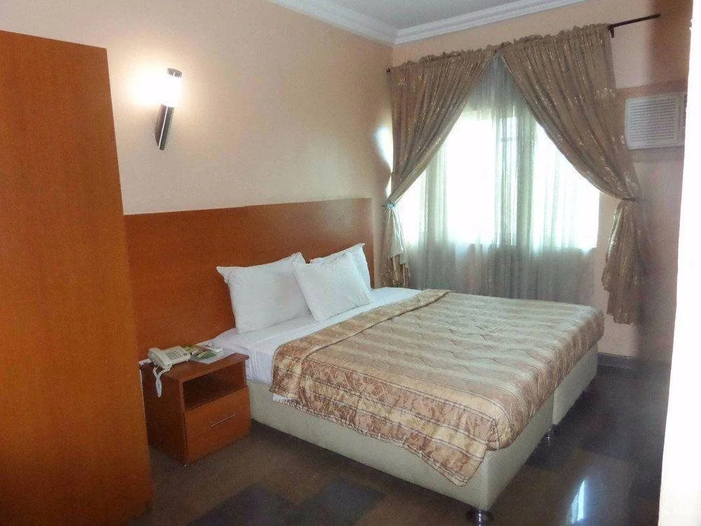 Summit Villas Suites & Apartment