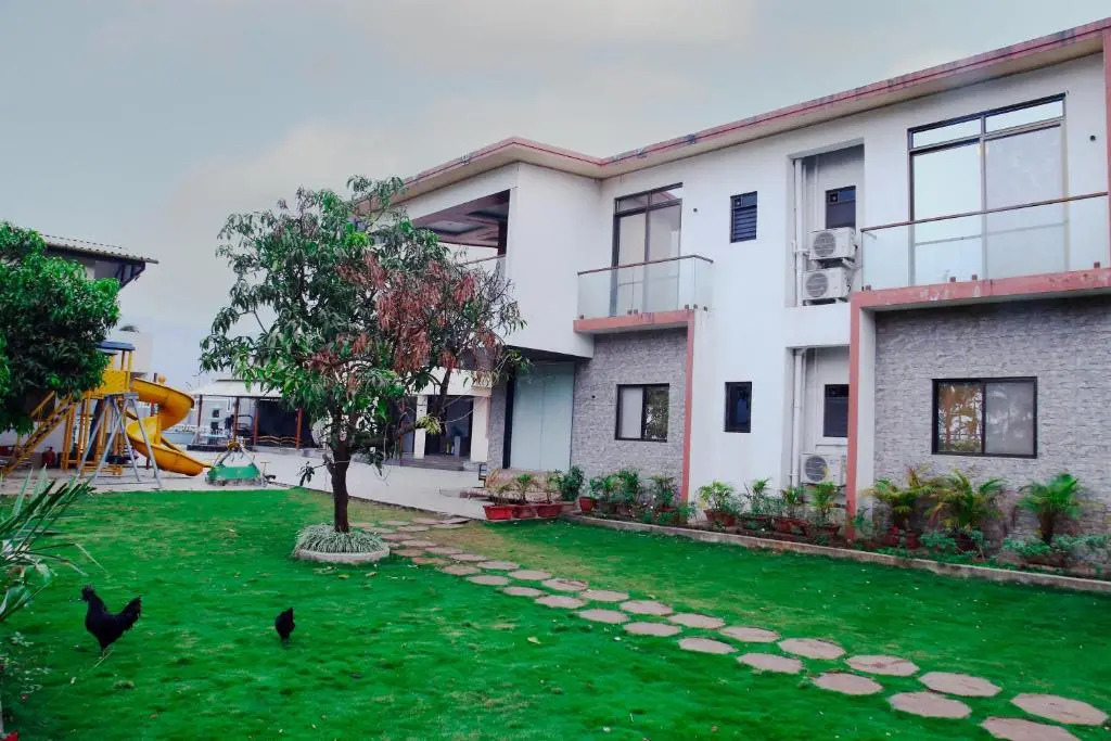 Royal Twin - 12BHK Luxury Villa by Royal Villa's Lonavla