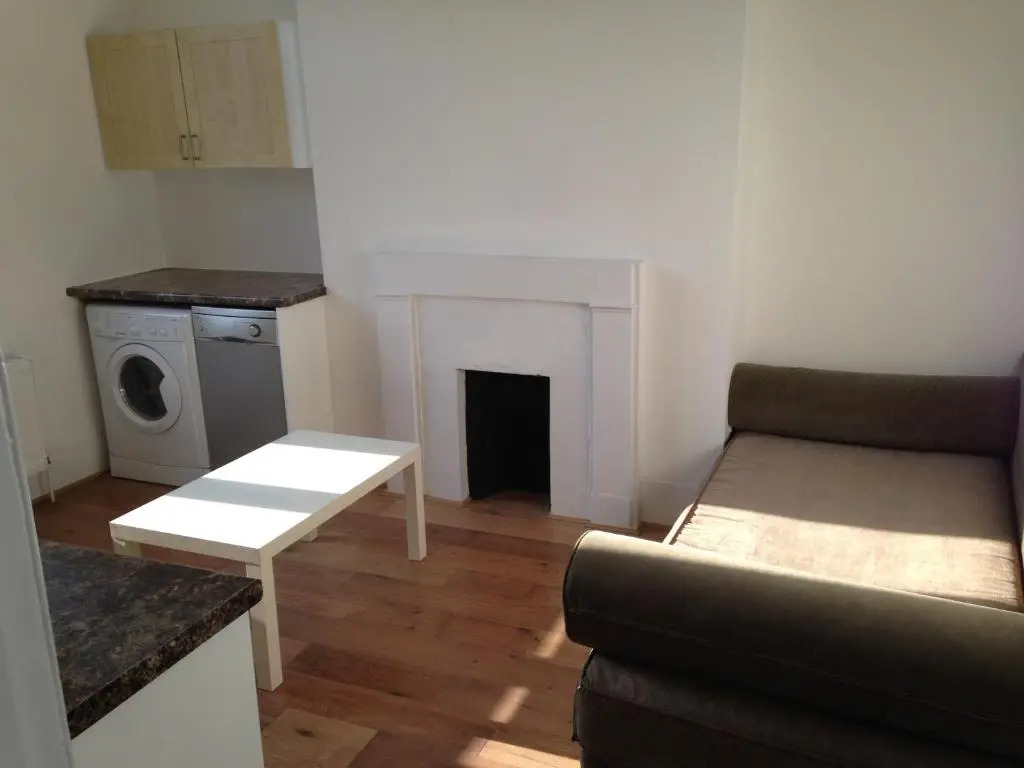 Arsenal 123 close to Emirates stadium direct Eurostar Heathrow-free parking