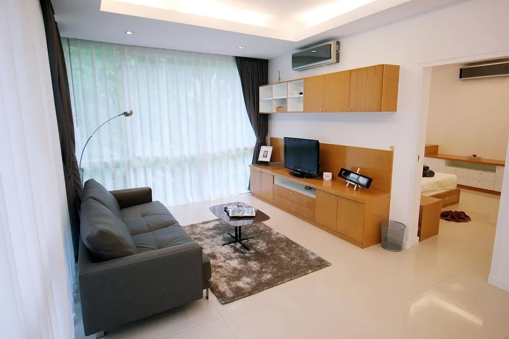 The Trees Hillside Apartment