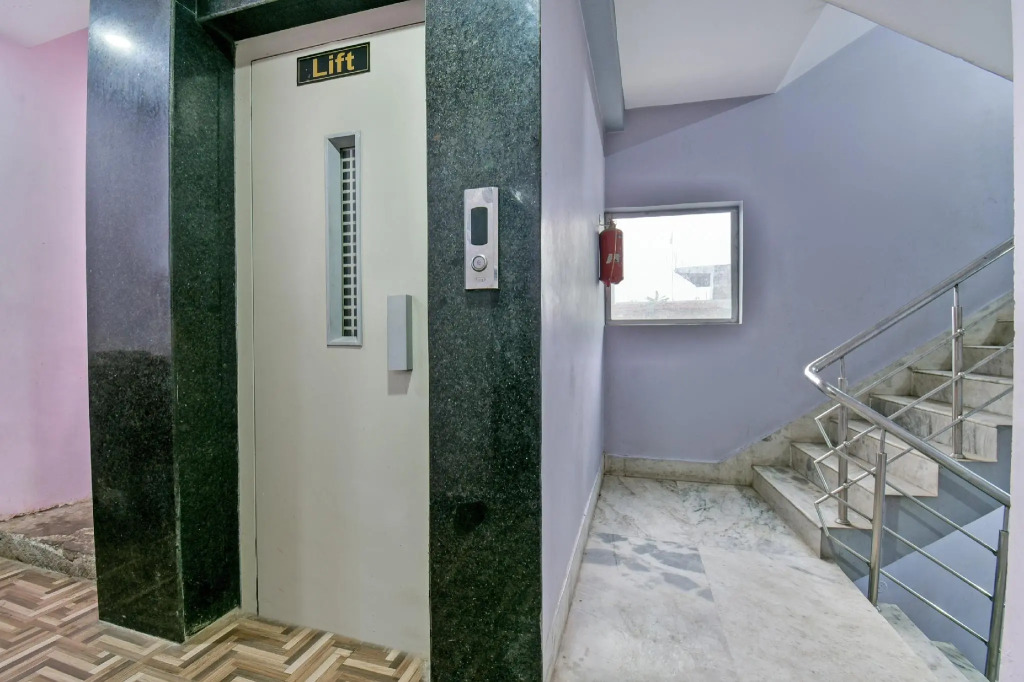 OYO 75938 Hotel Central Point