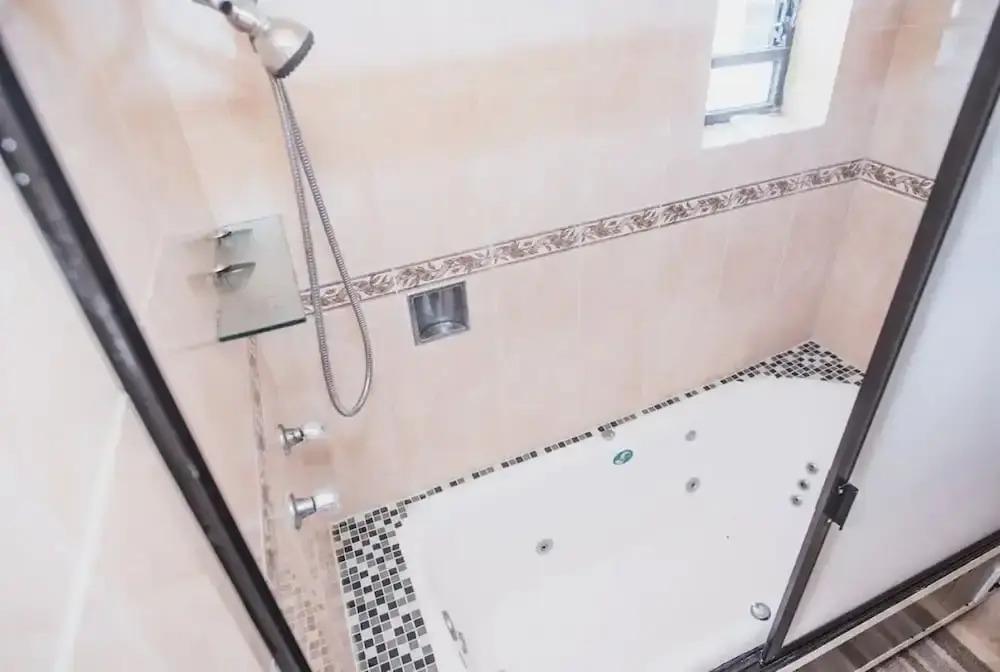 2 Bedrooms Ocean View Condo