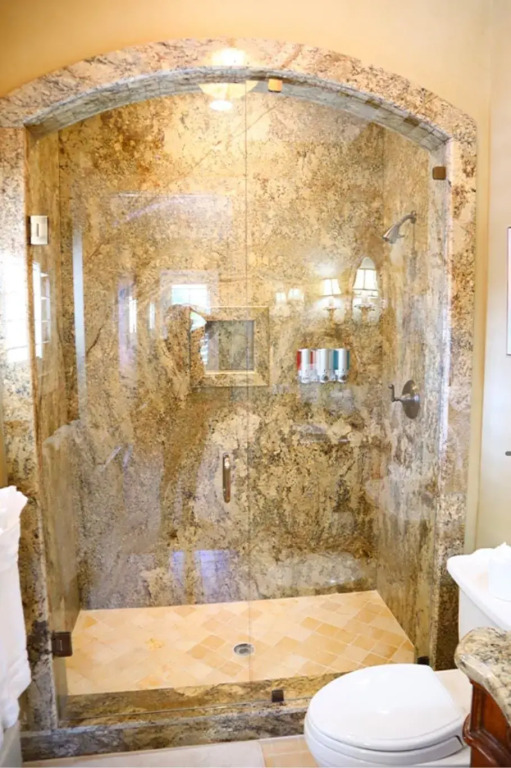 Extravagant Golden Mansion 6 Bedrooms 8 Bathrooms in the Finest Las Olas Area