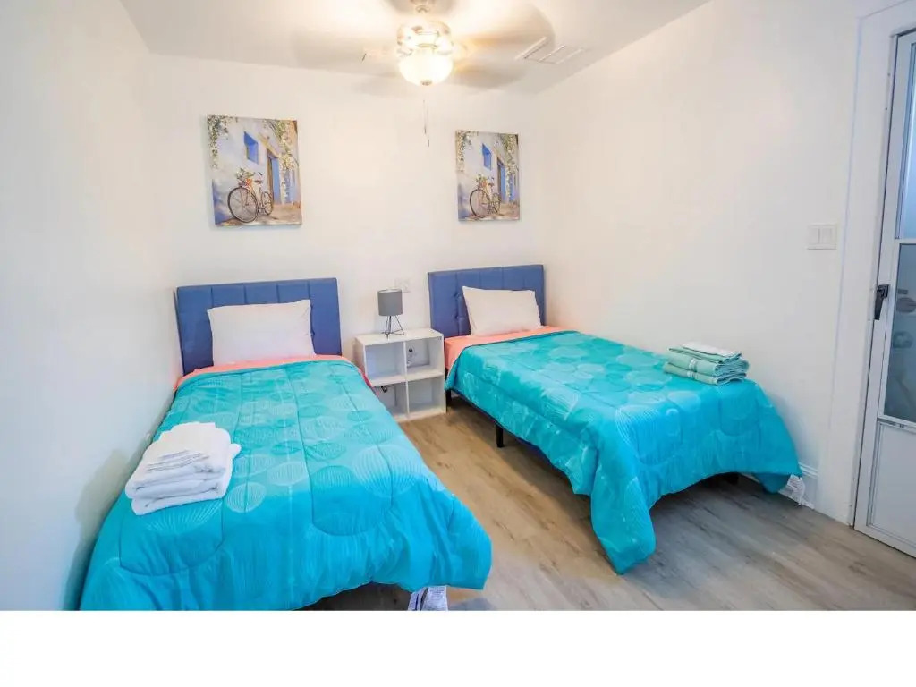 Home blocks from beach on siesta drive with pool Internal name: 617