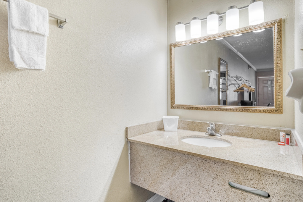 OYO Hotel Pineville LA Hwy 165