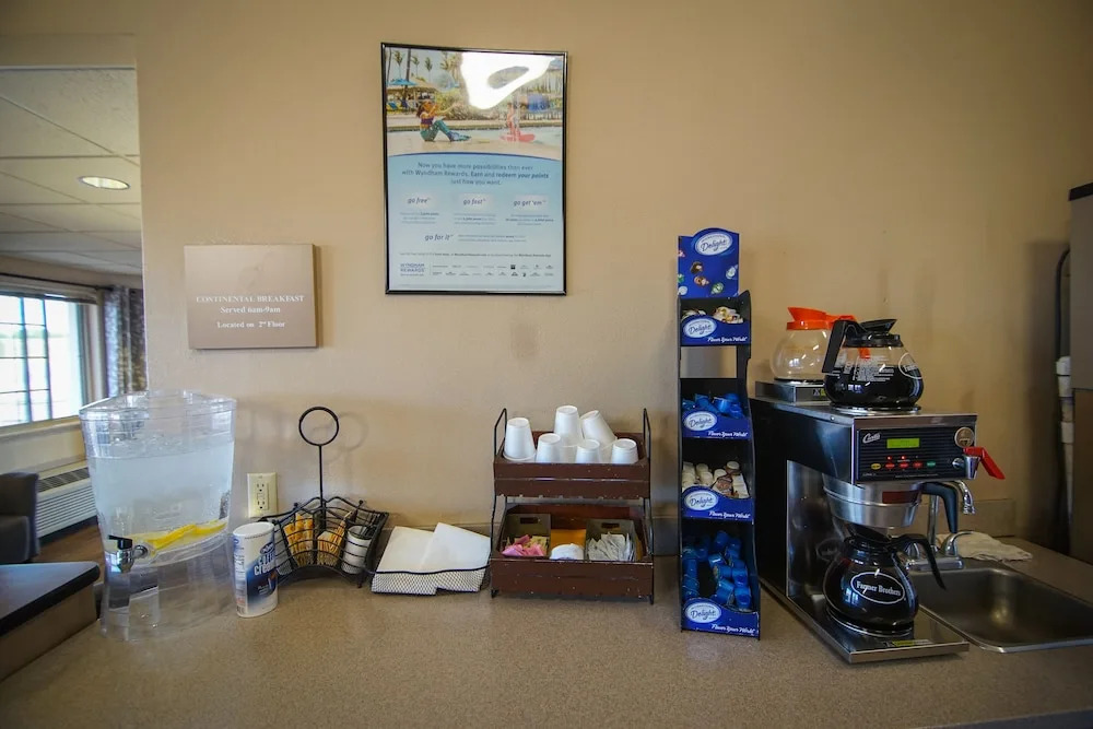 Airport Value Inn and Suites