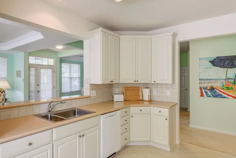 Pet-friendly Ocean View Condo w/ Community Perks!