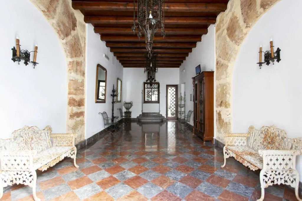Anna's Home in Historical Center